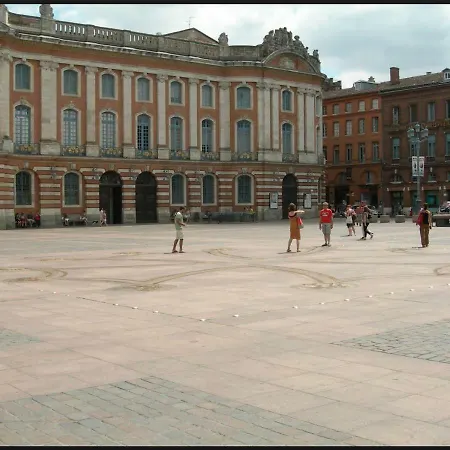 L'ecrin - Place Du Capitole Toulouse-parking Et Petit Dejeuner Inclus Apartment