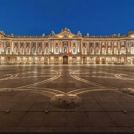 Apartment L'ecrin - Place Du Capitole Toulouse-parking Et Petit Dejeuner Inclus *